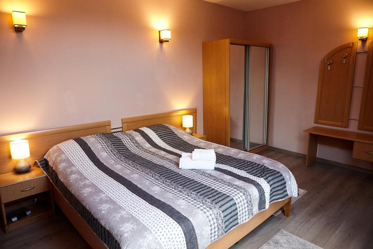 Apartament Rozelor Брашов Экстерьер фото