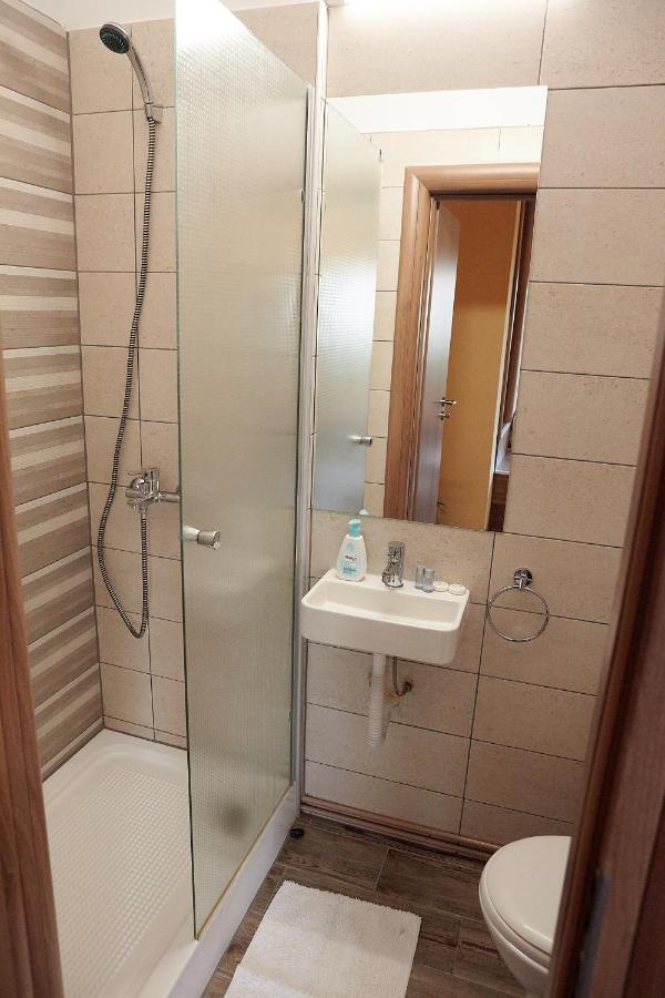 Apartament Rozelor Брашов Экстерьер фото